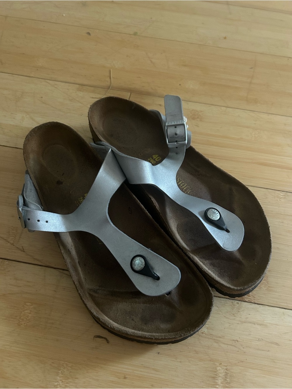 Birkenstock size 40 Silver Women's T-Strap sandals - Picture 2 of 4